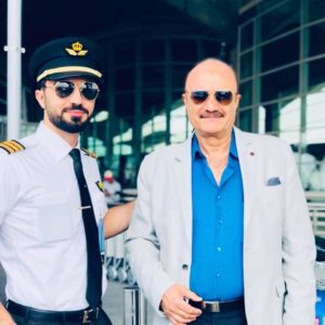 الكابتن صدام الى جانب والده الكابتن طلال التميمي 